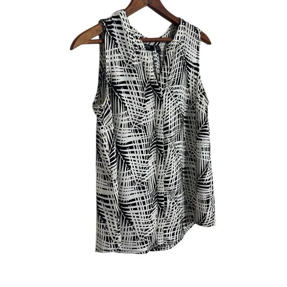 Apt. 9 Geometric Pleated Sleeveless V Neck Blouse Black White Size PM Petite - Picture 2 of 7